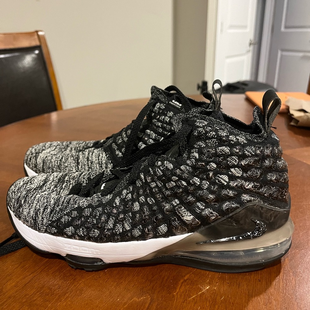 Lebron 17 Basketball Shoes